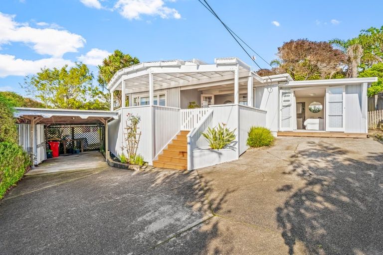 Photo of property in 11b Waiora Road, Stanmore Bay, Whangaparaoa, 0932