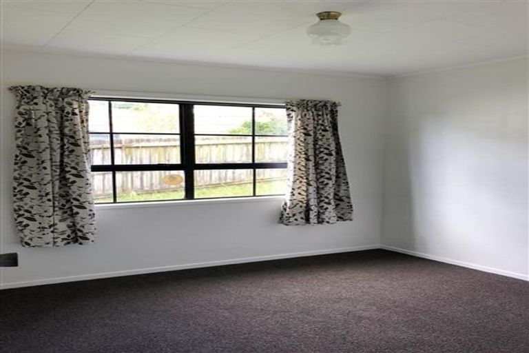 Photo of property in 17 Sabana Place, Unsworth Heights, Auckland, 0632
