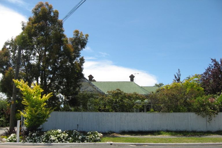 Photo of property in 230 Geraldine Street, Edgeware, Christchurch, 8013