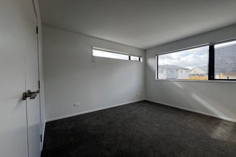 Photo of property in 21 Divich Avenue, Te Atatu South, Auckland, 0610