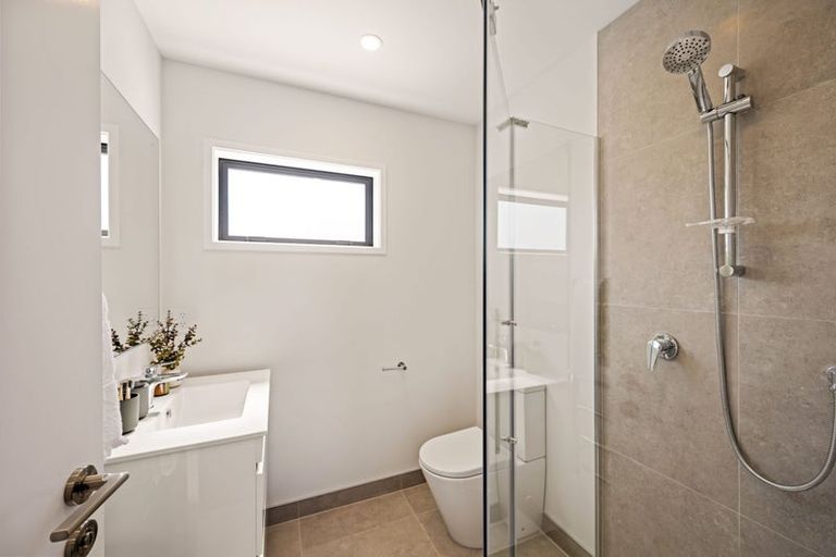 Photo of property in 1/721 Te Atatu Road, Te Atatu Peninsula, Auckland, 0610