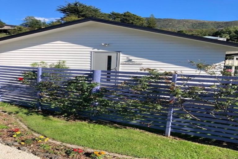 Photo of property in 33 Wairau Road, Picton, 7220