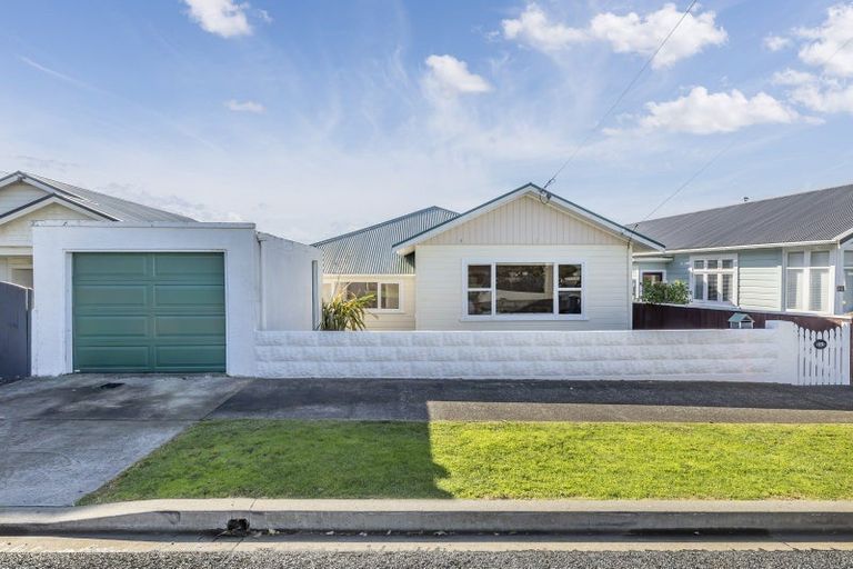 Photo of property in 23 Endeavour Street, Lyall Bay, Wellington, 6022