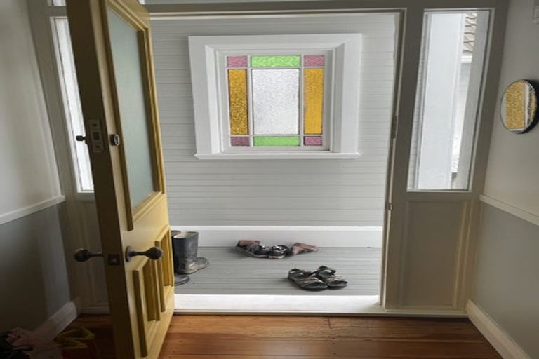 Photo of property in 232 Sutherland Road, Lyall Bay, Wellington, 6022