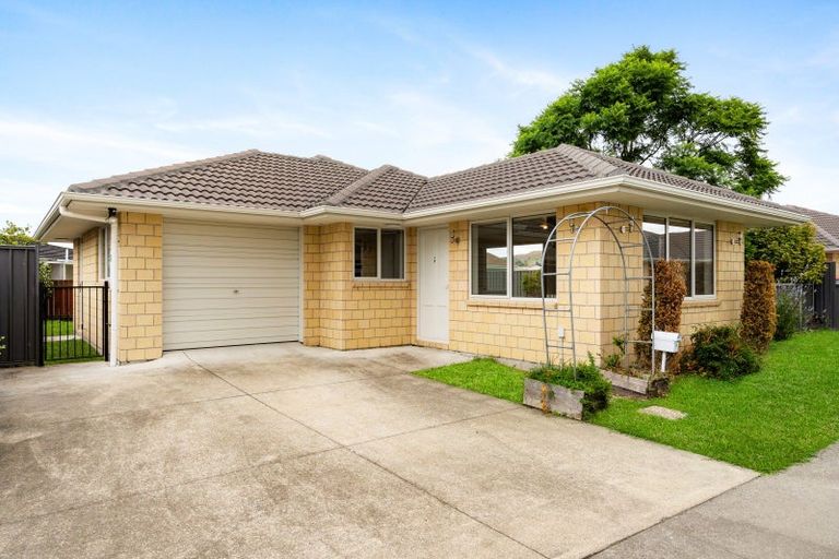 Photo of property in 17f Meeanee Road, Taradale, Napier, 4112