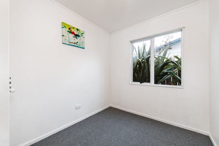 Photo of property in 2/10 Silver Moon Road, Albany Heights, Auckland, 0632