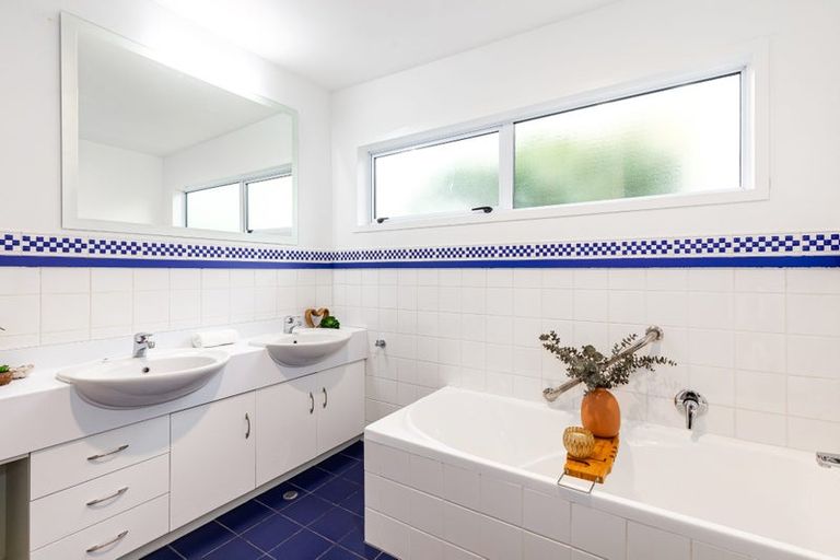 Photo of property in 7 Angell Street, Johnsonville, Wellington, 6037