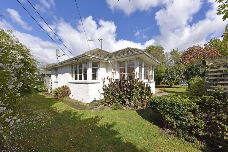 Photo of property in 15 Defoe Place, Waltham, Christchurch, 8023