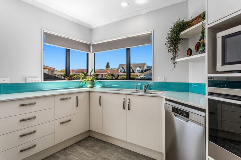 Photo of property in 21 Edgewater Grove, Whakatane, 3120