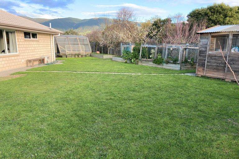 Photo of property in 15 Harold Place, Stoke, Nelson, 7011