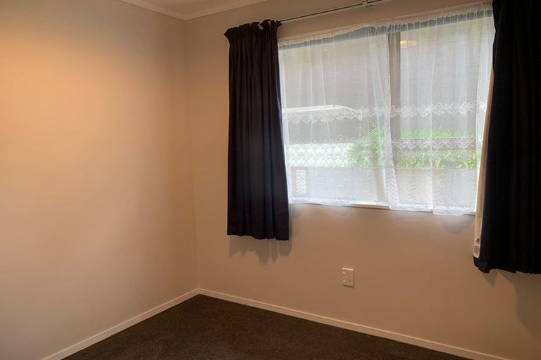 Photo of property in 2 Harold Grove, Stokes Valley, Lower Hutt, 5019