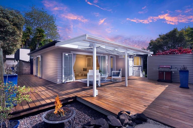 Photo of property in 11 Rangeview Road, Sunnyvale, Auckland, 0612