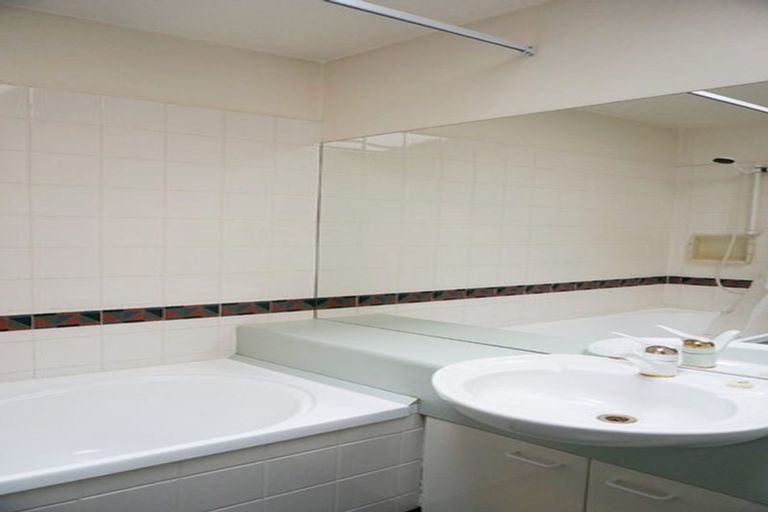 Photo of property in St James Courts, 5/77 Gloucester Street, Christchurch Central, Christchurch, 8013