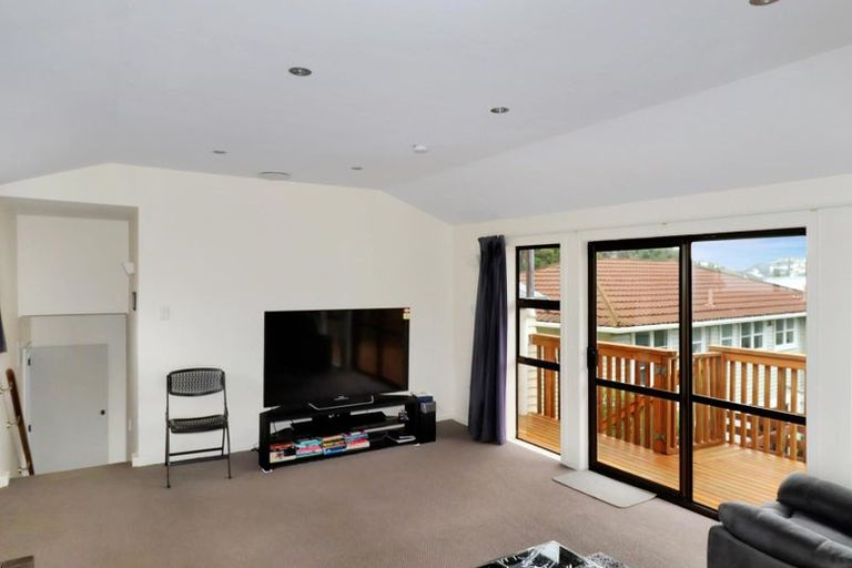 Photo of property in 41 Lyndfield Lane, Newlands, Wellington, 6037
