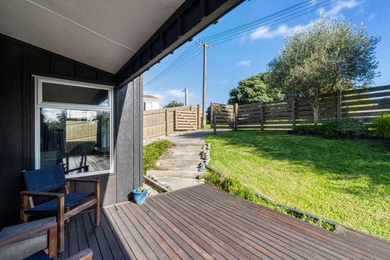 Photo of property in 6 Kent Avenue, Waitarere Beach, Levin, 5510