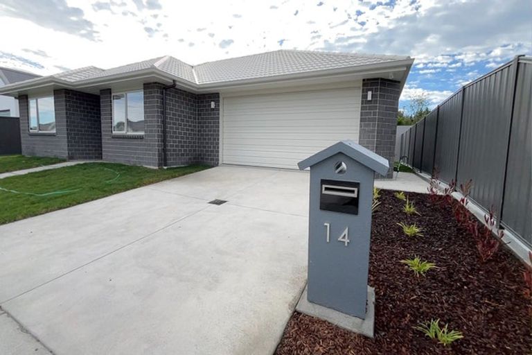 Photo of property in 14 George Yee Place, Taradale, 4112