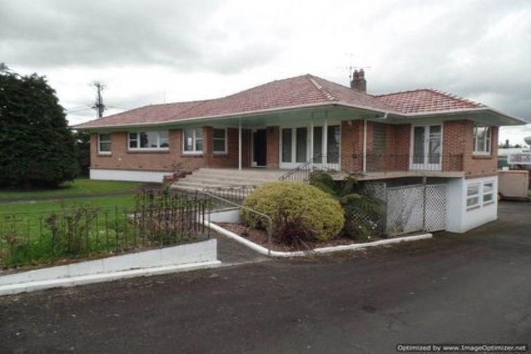 Photo of property in 2 Great South Road, Papakura, 2110