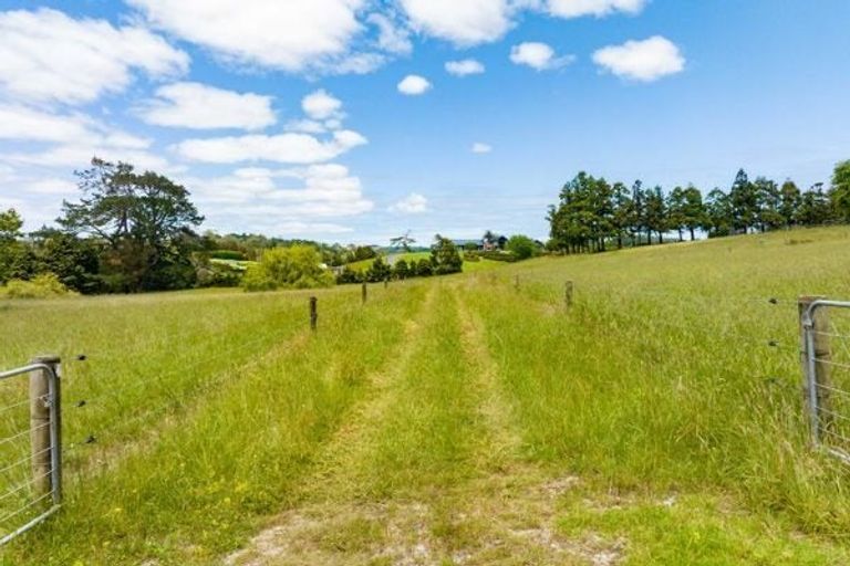 Photo of property in 40 Foster Road, Kumeu, 0891