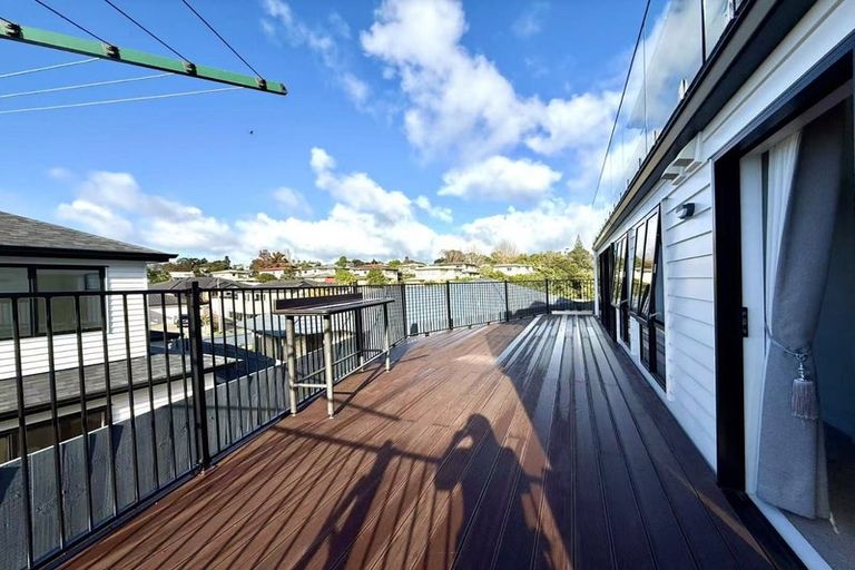 Photo of property in 4 Tawapou Close, Massey, Auckland, 0614