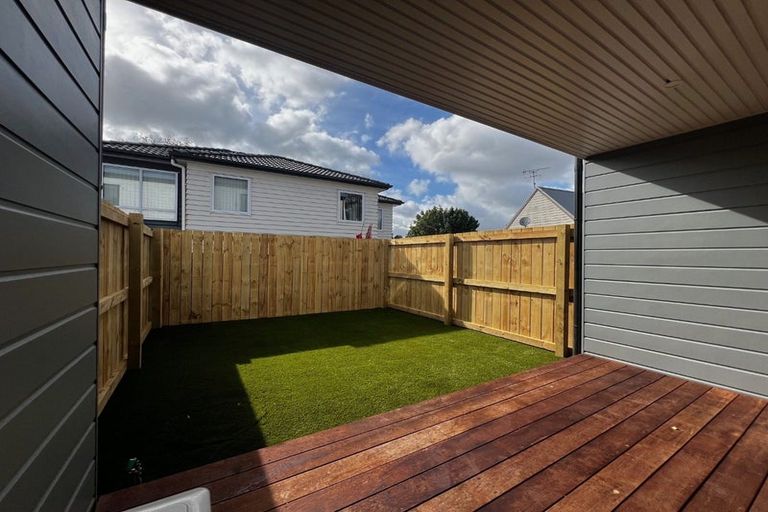 Photo of property in 21 Divich Avenue, Te Atatu South, Auckland, 0610