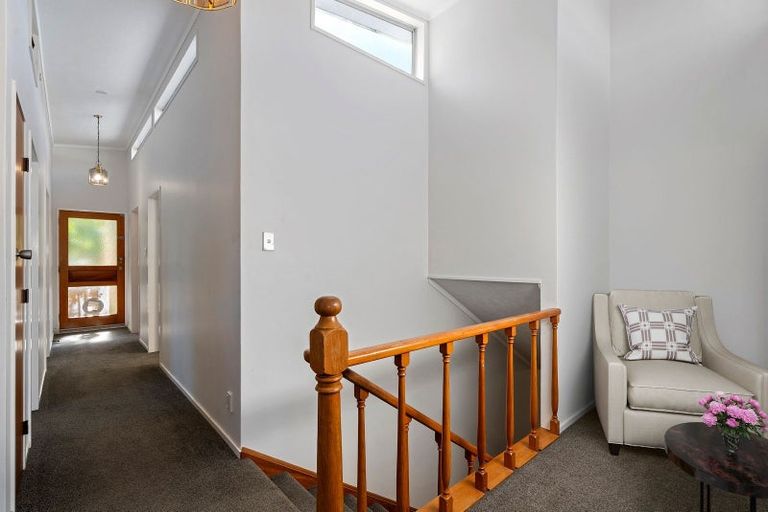 Photo of property in 1 Fyvie Avenue, Tawa, Wellington, 5028