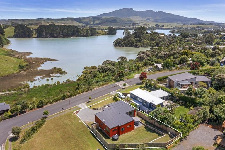 Photo of property in 14 Robertson Street, Raglan, 3225