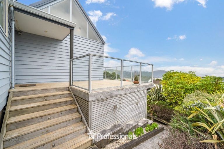 Photo of property in 3 Lone Tree Grove, Kelson, Lower Hutt, 5010