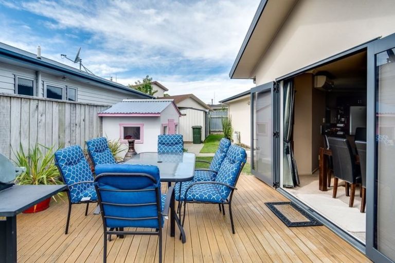 Photo of property in 128 Tait Drive, Greenmeadows, Napier, 4112