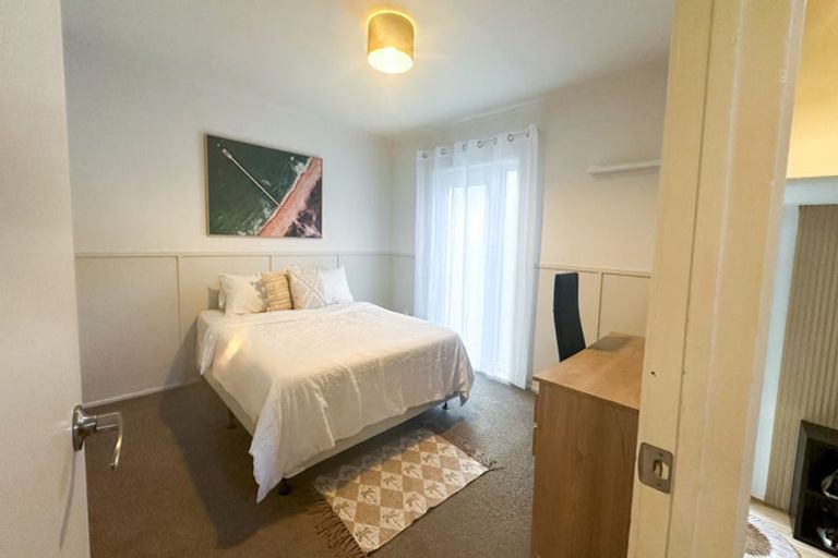 Photo of property in 4 Hiwihau Place, Glenfield, Auckland, 0629