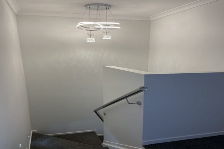 Photo of property in 13 Lipton Grove, Opaheke, Papakura, 2113