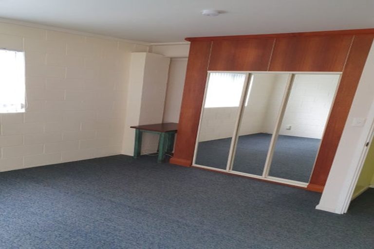Photo of property in 15 Jenelin Road, Glendene, Auckland, 0602
