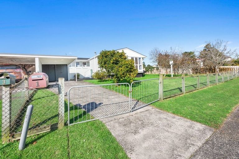 Photo of property in 1 Totara Street, Waiuku, 2123