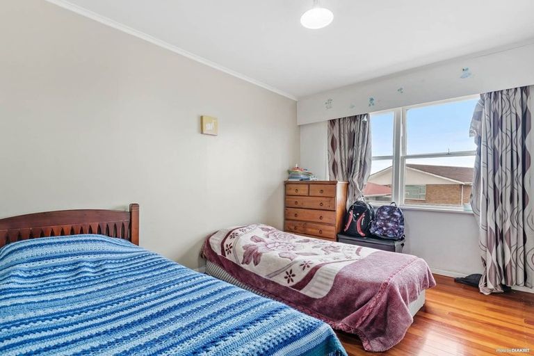 Photo of property in 12 School Road, Te Atatu South, Auckland, 0610