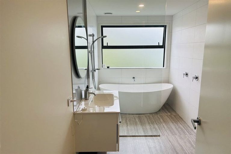 Photo of property in 7b Mavis Place, Beach Haven, Auckland, 0626