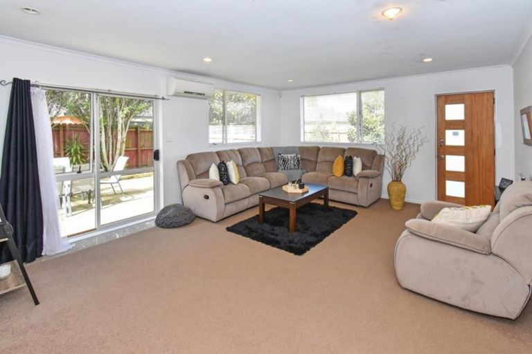 Photo of property in 15 Morewa Place, Takanini, 2112