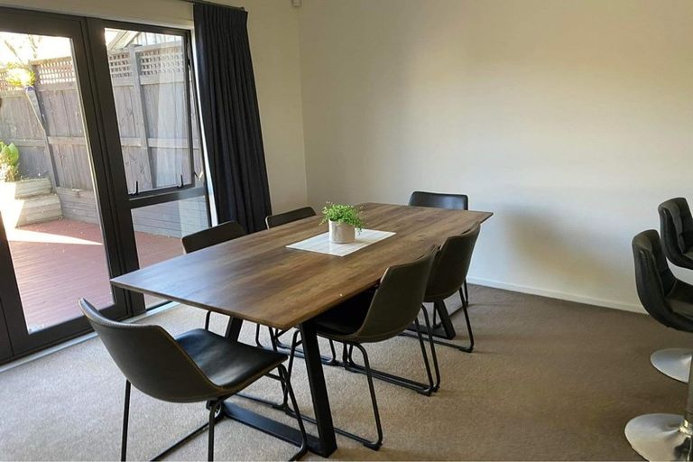 Photo of property in 52 Provence Esplanade, Te Atatu Peninsula, Auckland, 0610