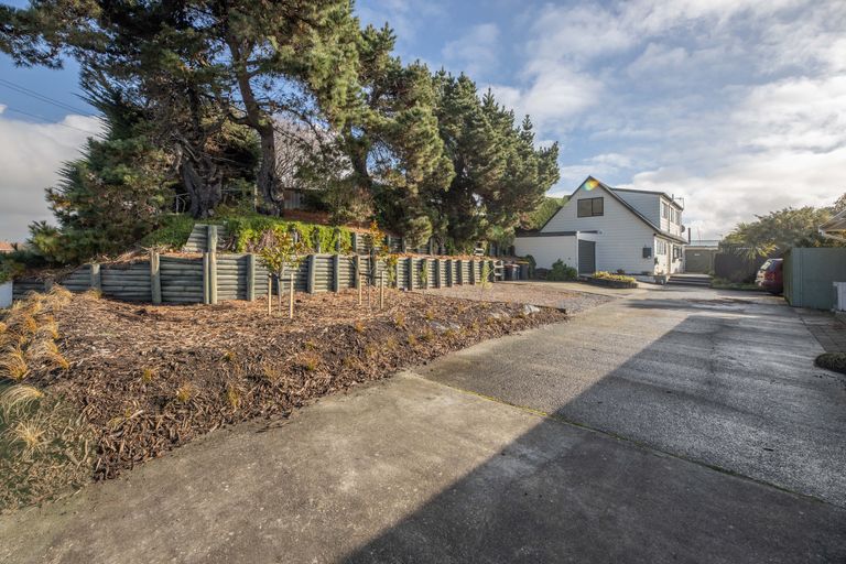 Photo of property in 64 Effingham Street, North New Brighton, Christchurch, 8083