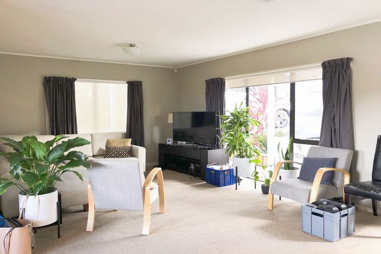 Photo of property in 8a Spring Grove, Henderson, Auckland, 0612