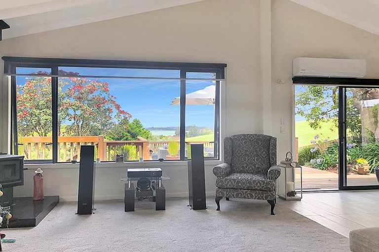 Photo of property in 35 Skudders Beach Road, Kerikeri, 0294