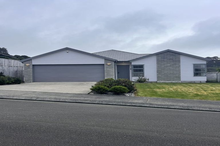 Photo of property in 2 Gennaker Lane, Whitby, Porirua, 5024