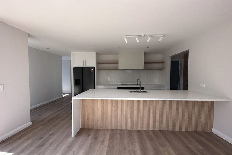 Photo of property in 12 Catalina Avenue, Rosehill, 2113