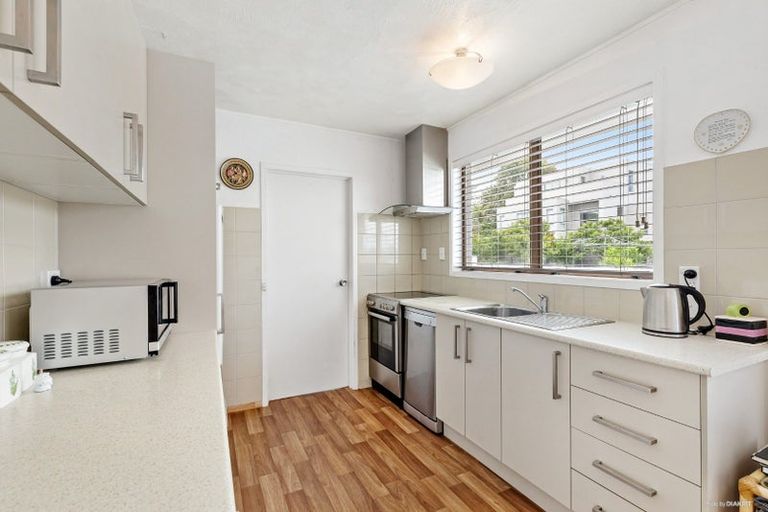 Photo of property in 2/5 Pine Ridge Terrace, Hauraki, Auckland, 0622