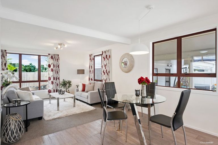 Photo of property in 35 Comet Crescent, Mangere, Auckland, 2022