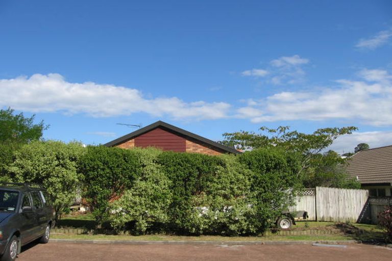 Photo of property in 14 St Lucia Place, Unsworth Heights, Auckland, 0632