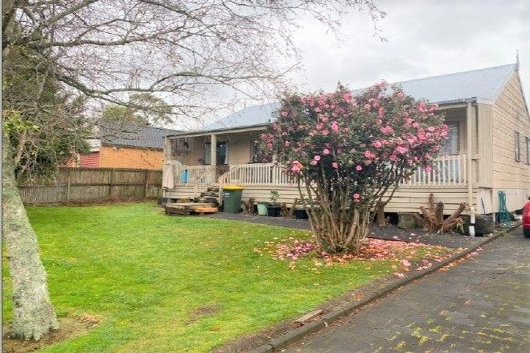 Photo of property in 25 Gilbass Avenue, Hamilton Lake, Hamilton, 3204