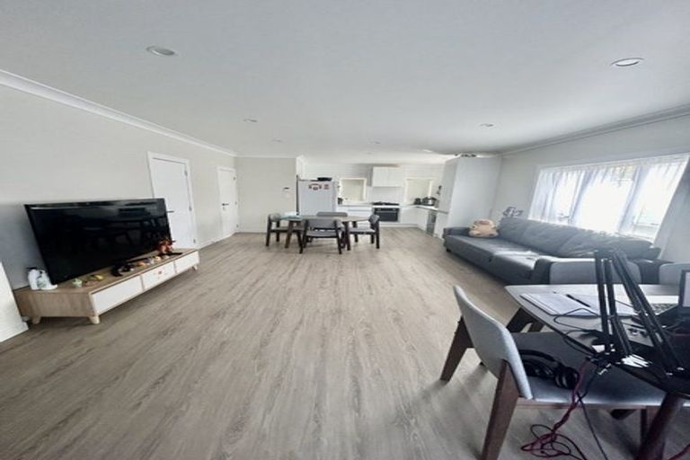 Photo of property in 40b Kervil Avenue, Te Atatu Peninsula, Auckland, 0610