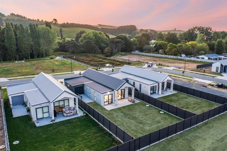 Photo of property in 64 Mataikokako Loop, Kawakawa Bay, 2585