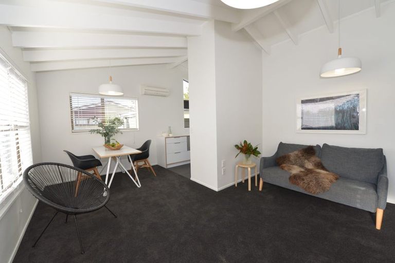 Photo of property in 11 Taupata Street, Redcliffs, Christchurch, 8081