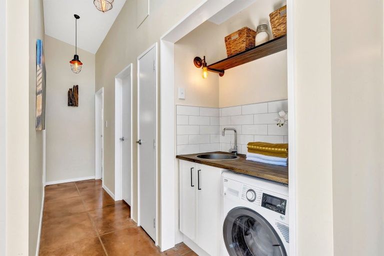 Photo of property in 6 Forest Hill Road, Henderson, Auckland, 0612