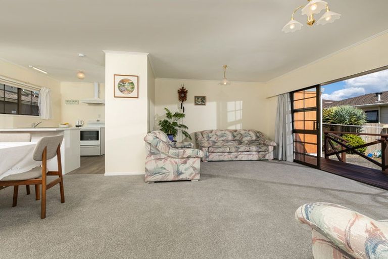 Photo of property in 8/248 Great North Road, Henderson, Auckland, 0612